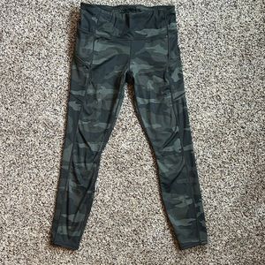 Athleta 7/8 camo leggings